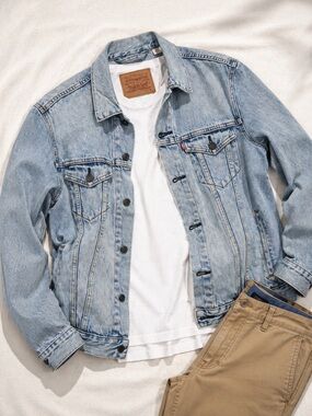 Levi’s Light Wash Trucker Jacket Men’s M Classic Denim Vintage Style